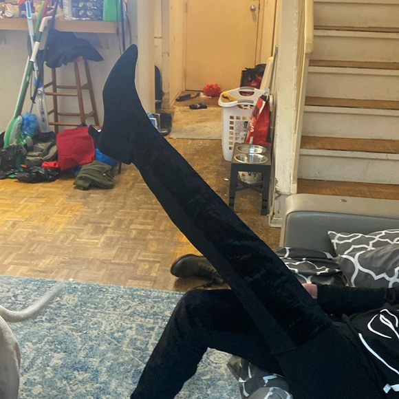 Up for sale is a pair of Mario Valentino long stretch boots. An amazing deal! - Picture 1 of 6